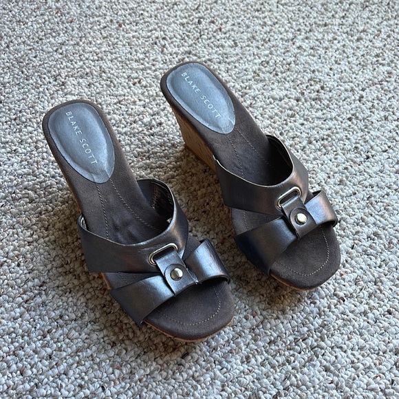 Blake Scott Platform Slides - Picture 3 of 8